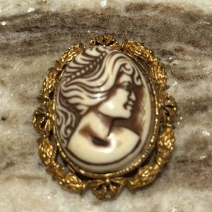 Vintage Carved Cameo Brooch